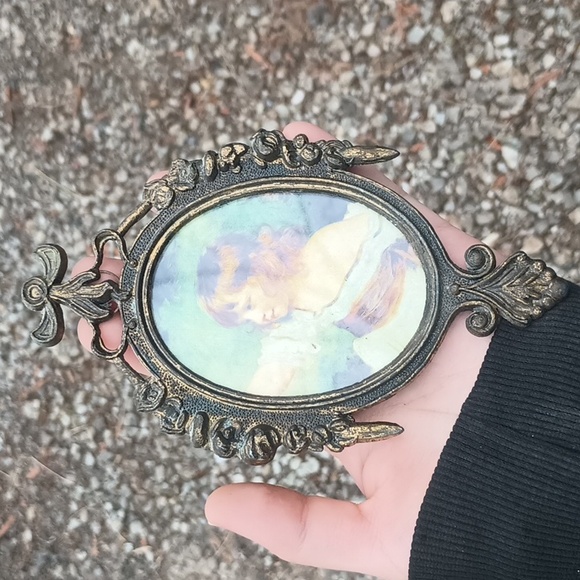 VTG (2) Brass Oval Wall Decor - Picture 6 of 13